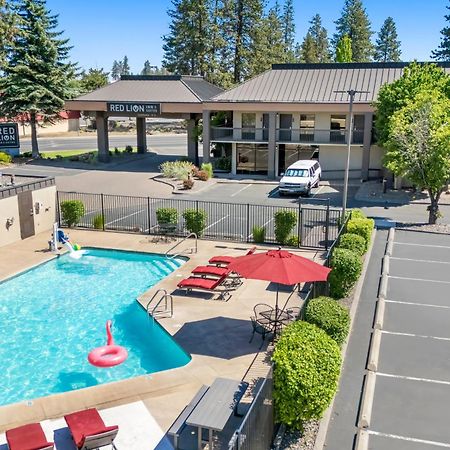 Red Lion Inn & Suites Deschutes River - Bend Exterior foto