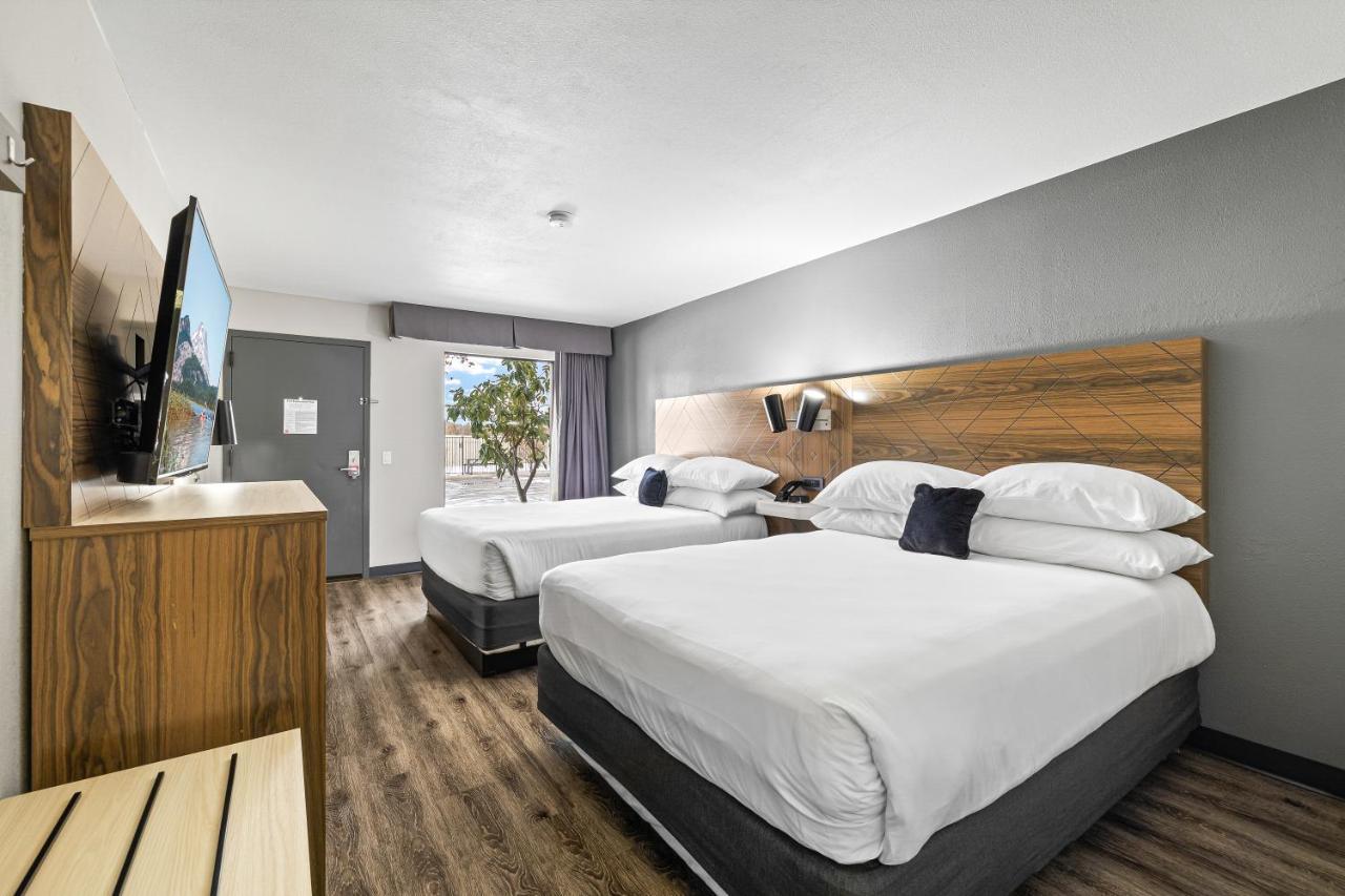 Red Lion Inn & Suites Deschutes River - Bend Exterior foto