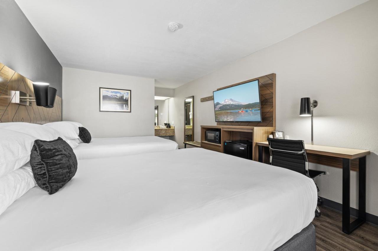 Red Lion Inn & Suites Deschutes River - Bend Exterior foto