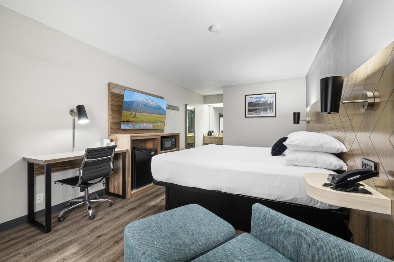 Red Lion Inn & Suites Deschutes River - Bend Exterior foto