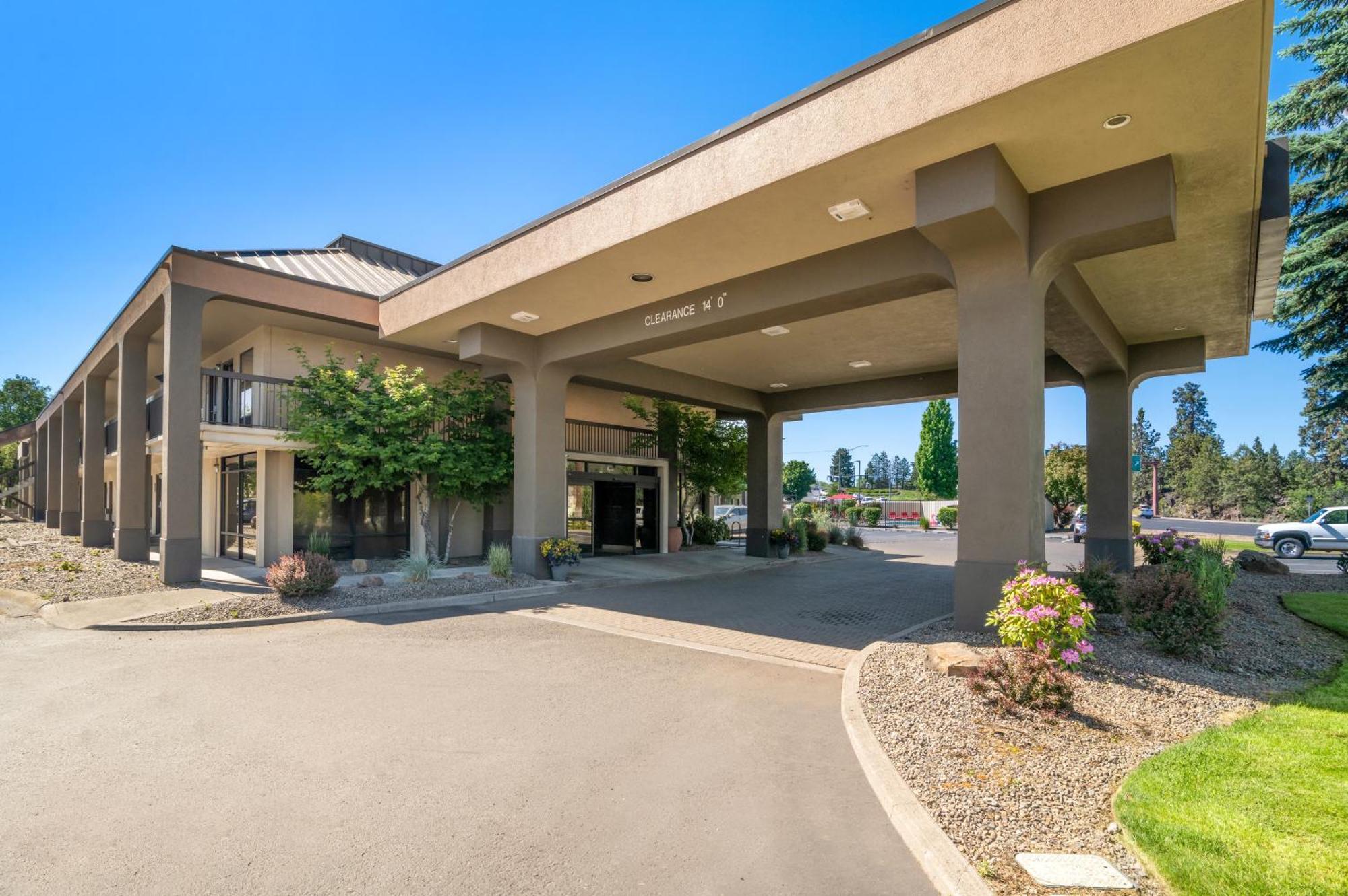 Red Lion Inn & Suites Deschutes River - Bend Exterior foto