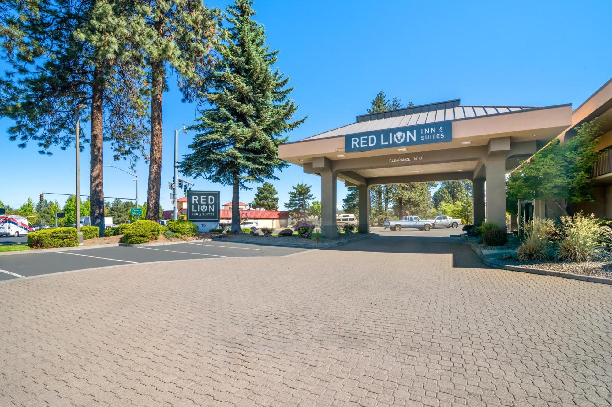Red Lion Inn & Suites Deschutes River - Bend Exterior foto