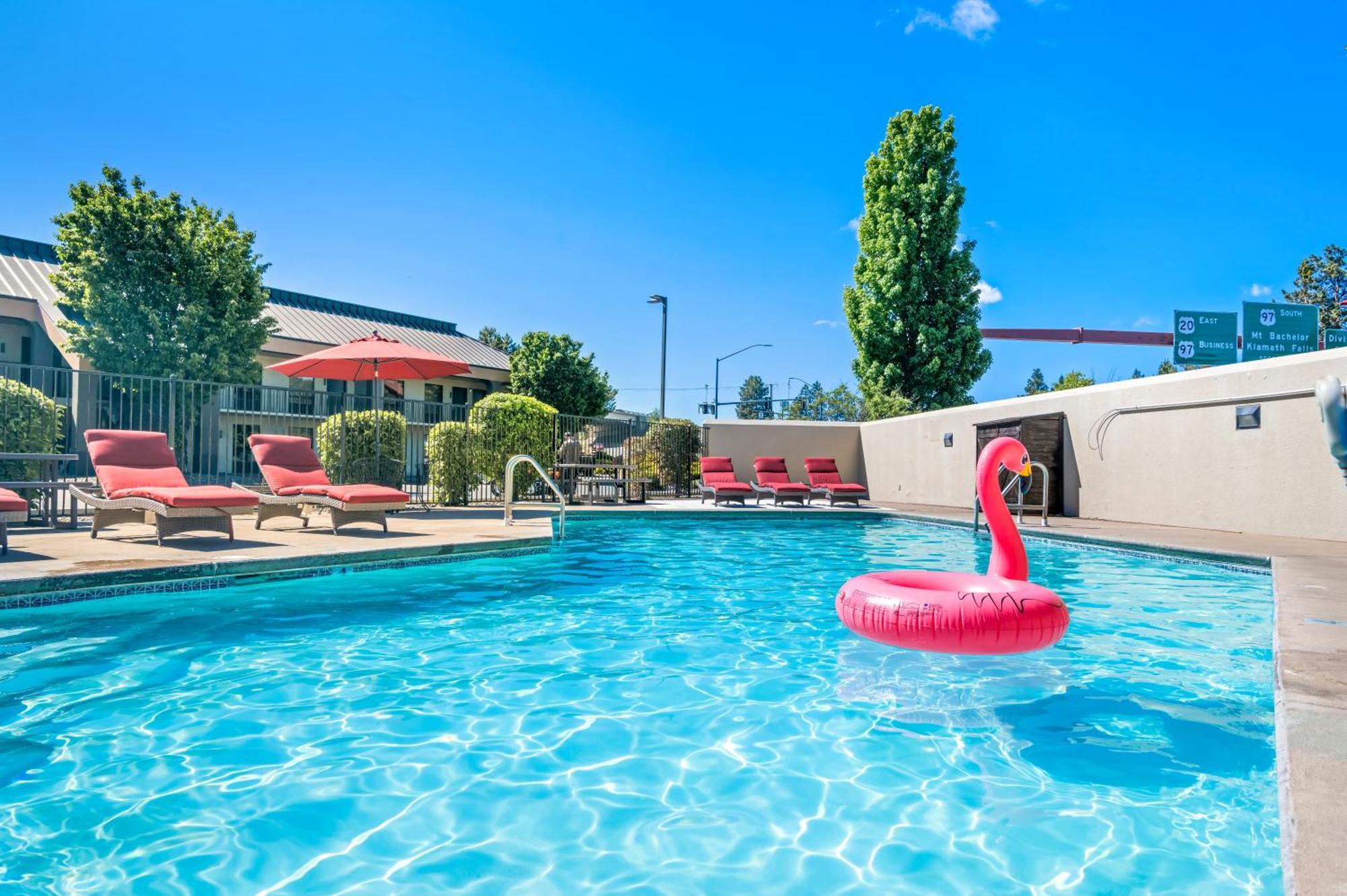 Red Lion Inn & Suites Deschutes River - Bend Exterior foto