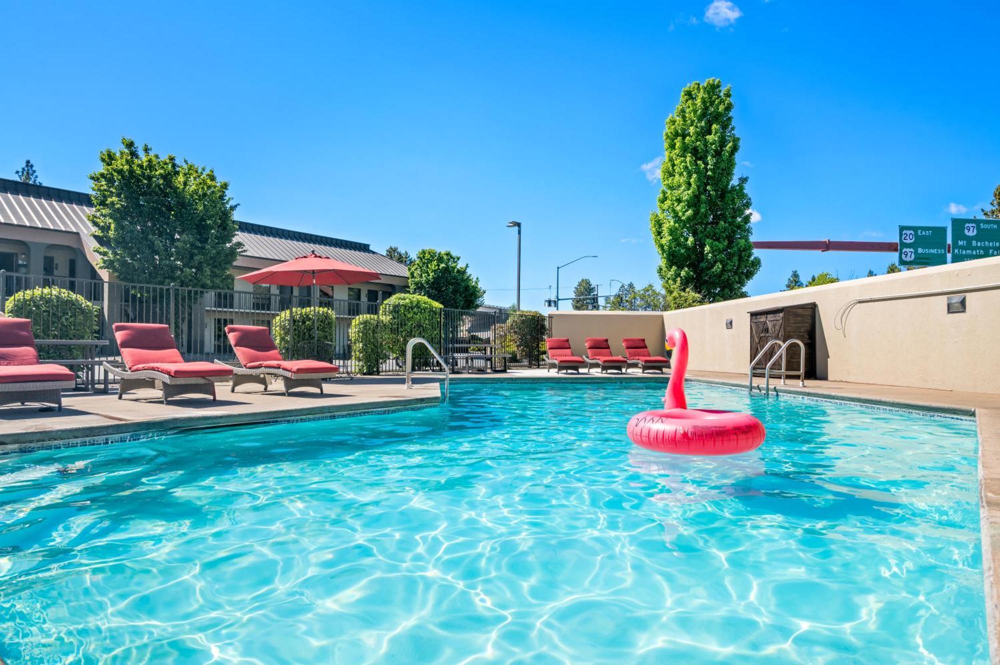 Red Lion Inn & Suites Deschutes River - Bend Exterior foto