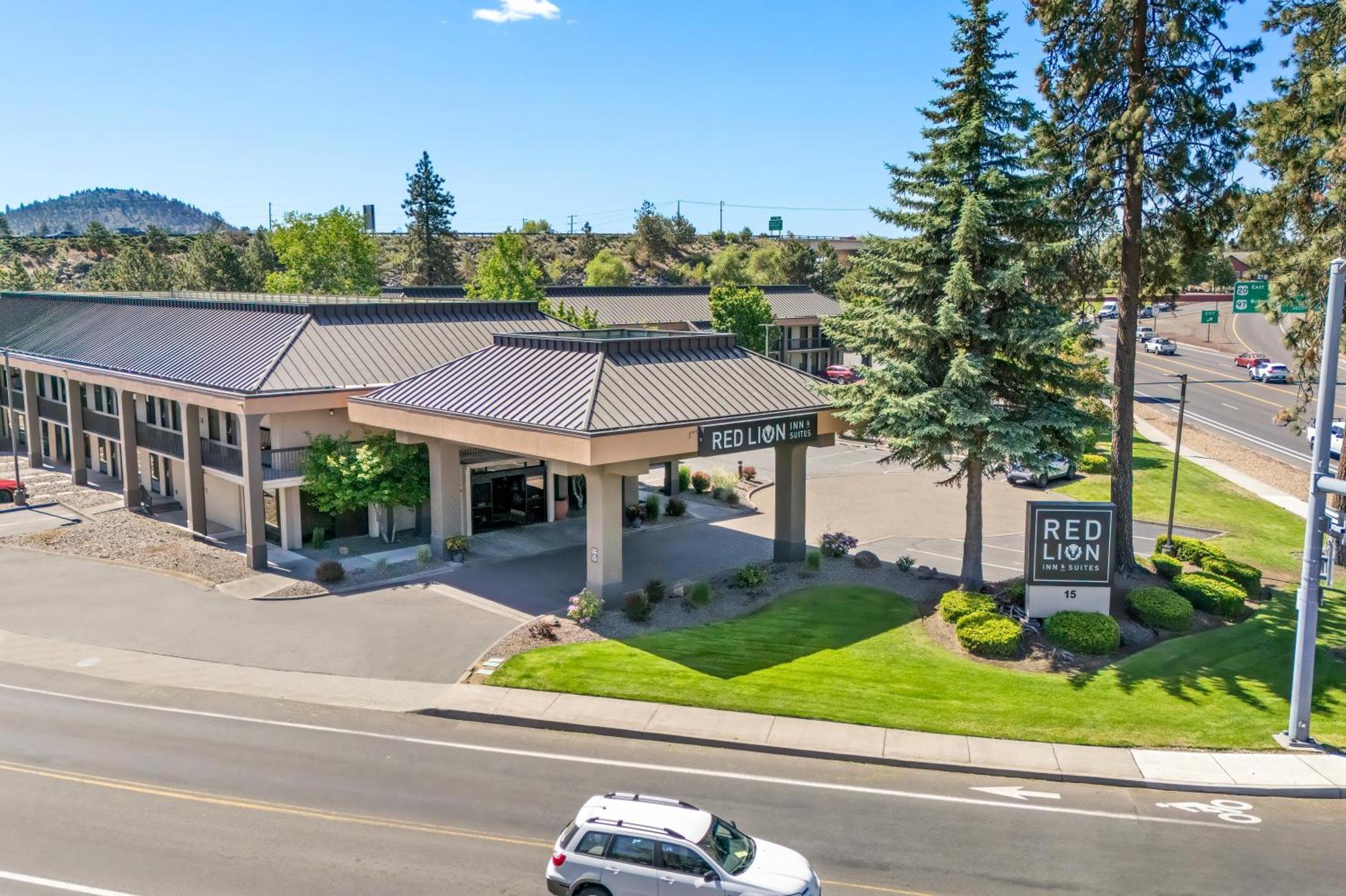 Red Lion Inn & Suites Deschutes River - Bend Exterior foto