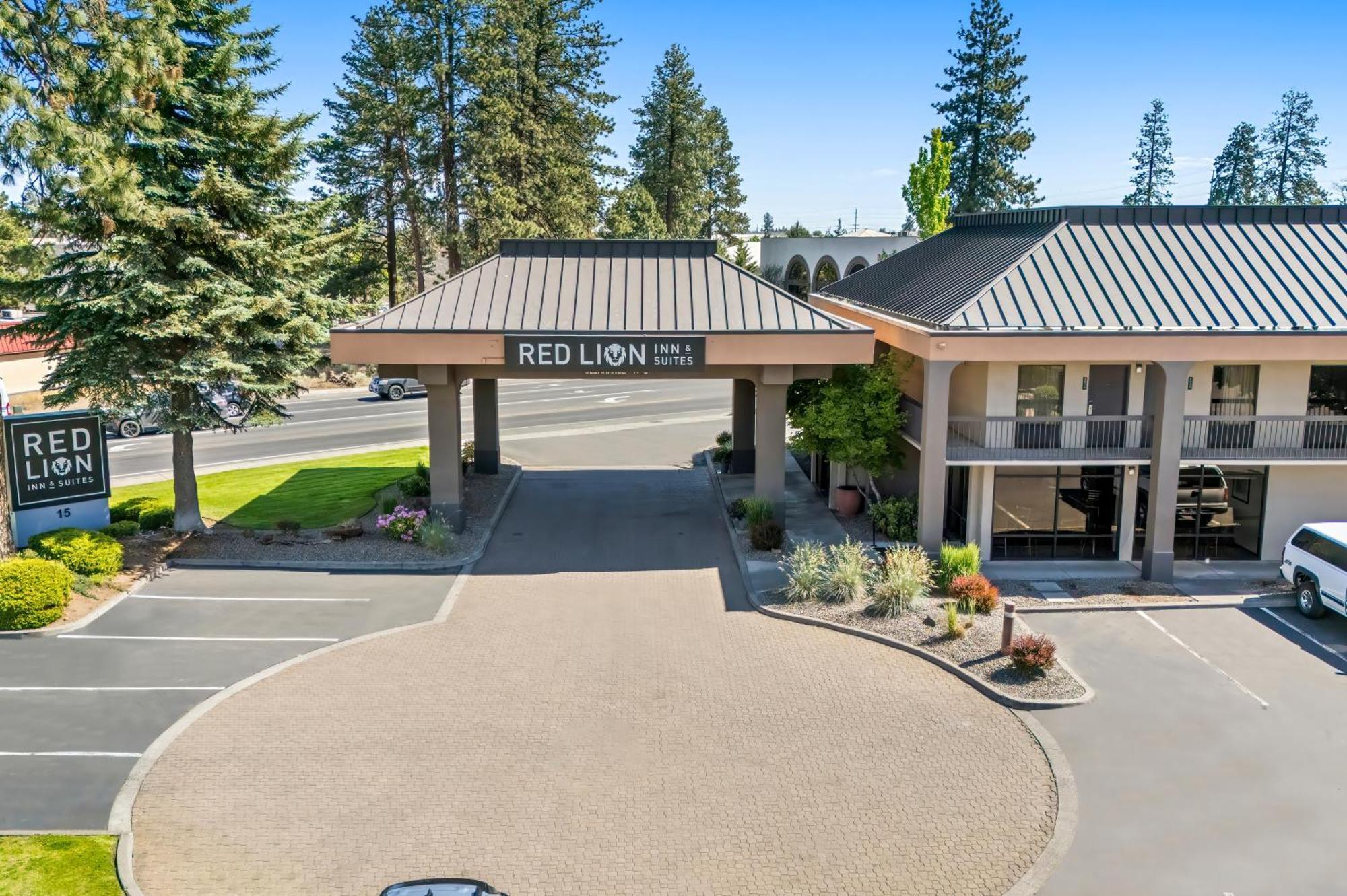 Red Lion Inn & Suites Deschutes River - Bend Exterior foto