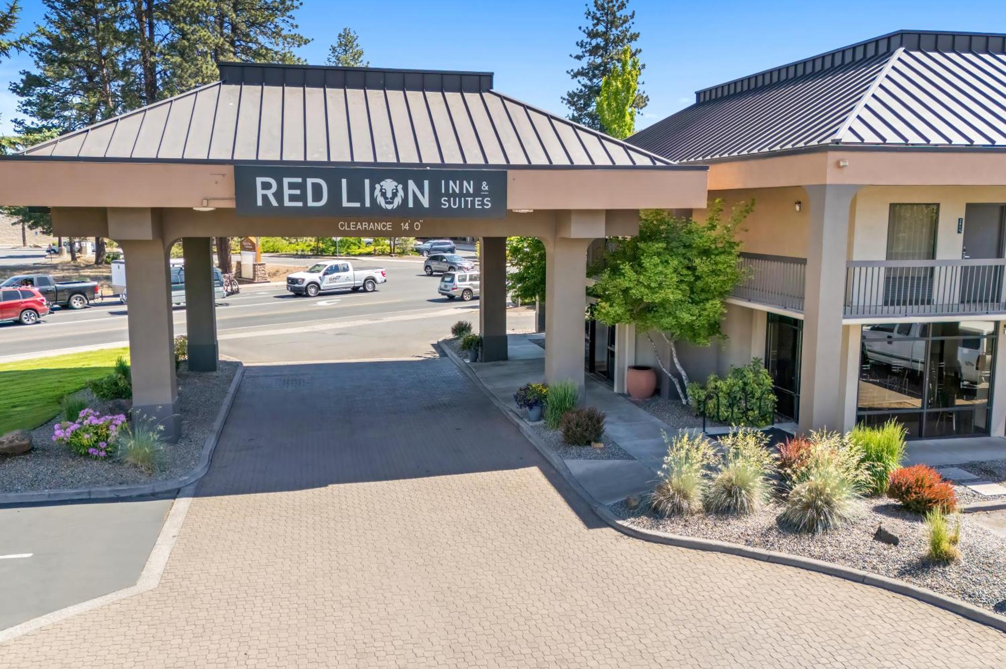 Red Lion Inn & Suites Deschutes River - Bend Exterior foto