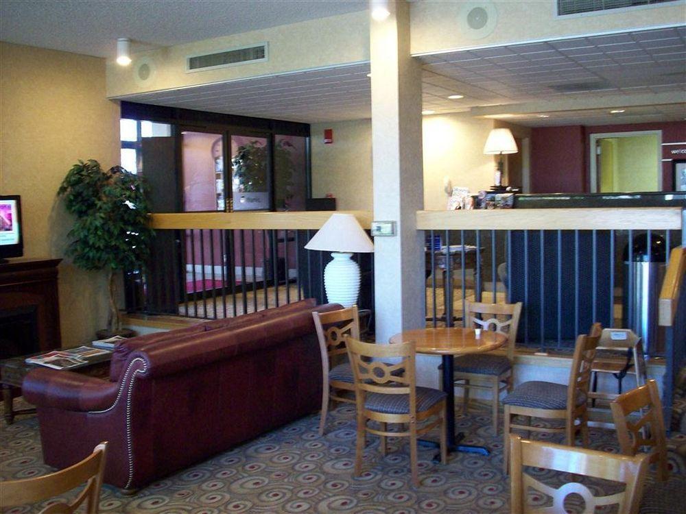Red Lion Inn & Suites Deschutes River - Bend Exterior foto