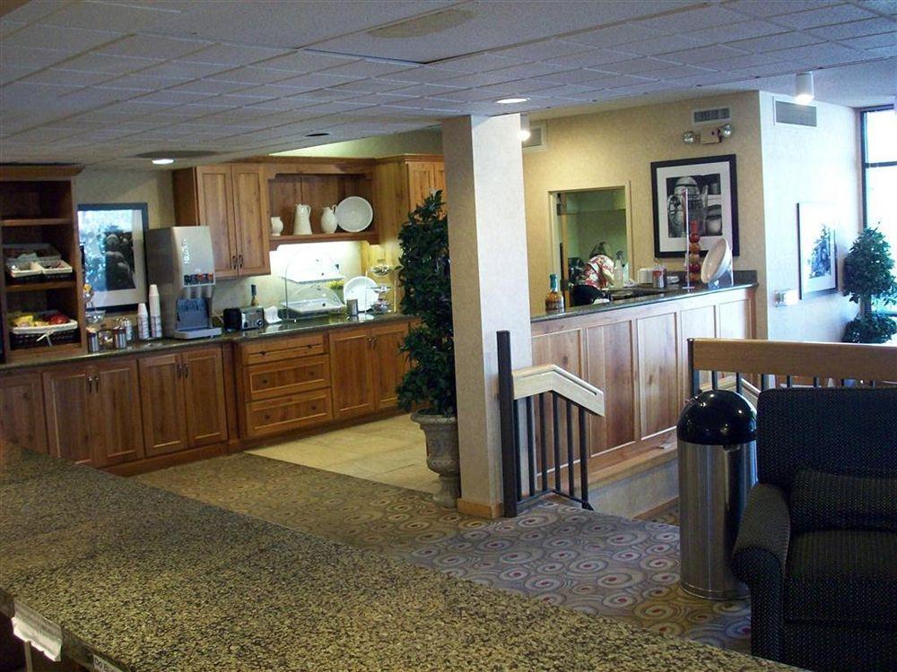 Red Lion Inn & Suites Deschutes River - Bend Exterior foto