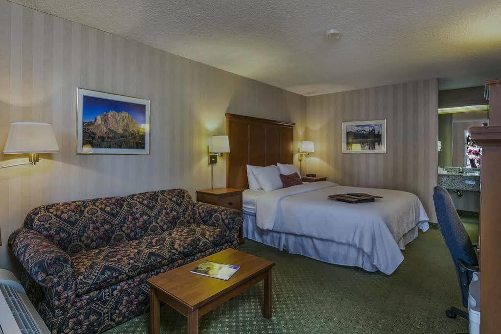 Red Lion Inn & Suites Deschutes River - Bend Exterior foto
