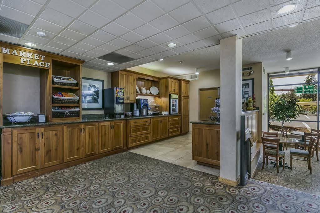 Red Lion Inn & Suites Deschutes River - Bend Exterior foto