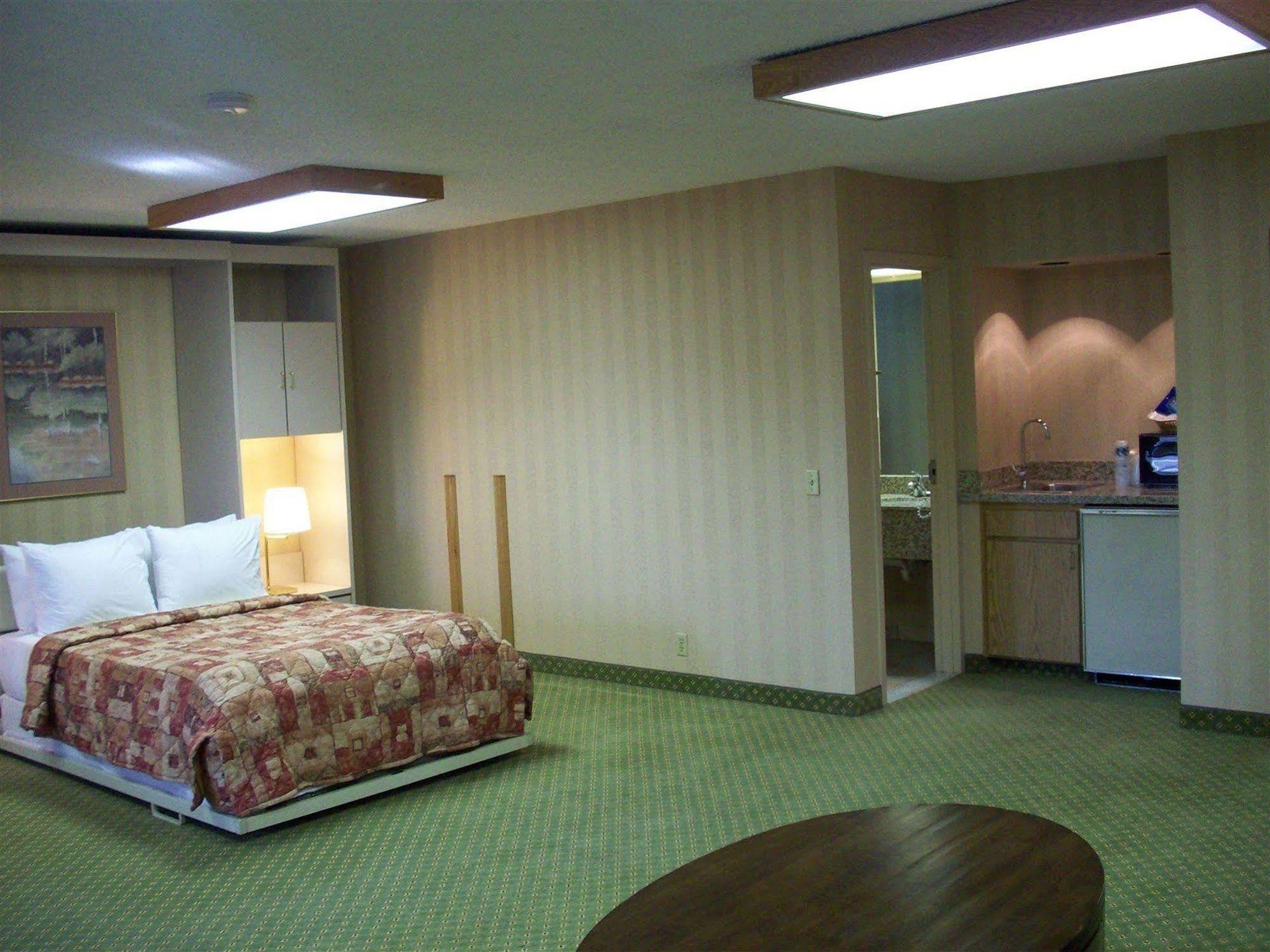 Red Lion Inn & Suites Deschutes River - Bend Exterior foto