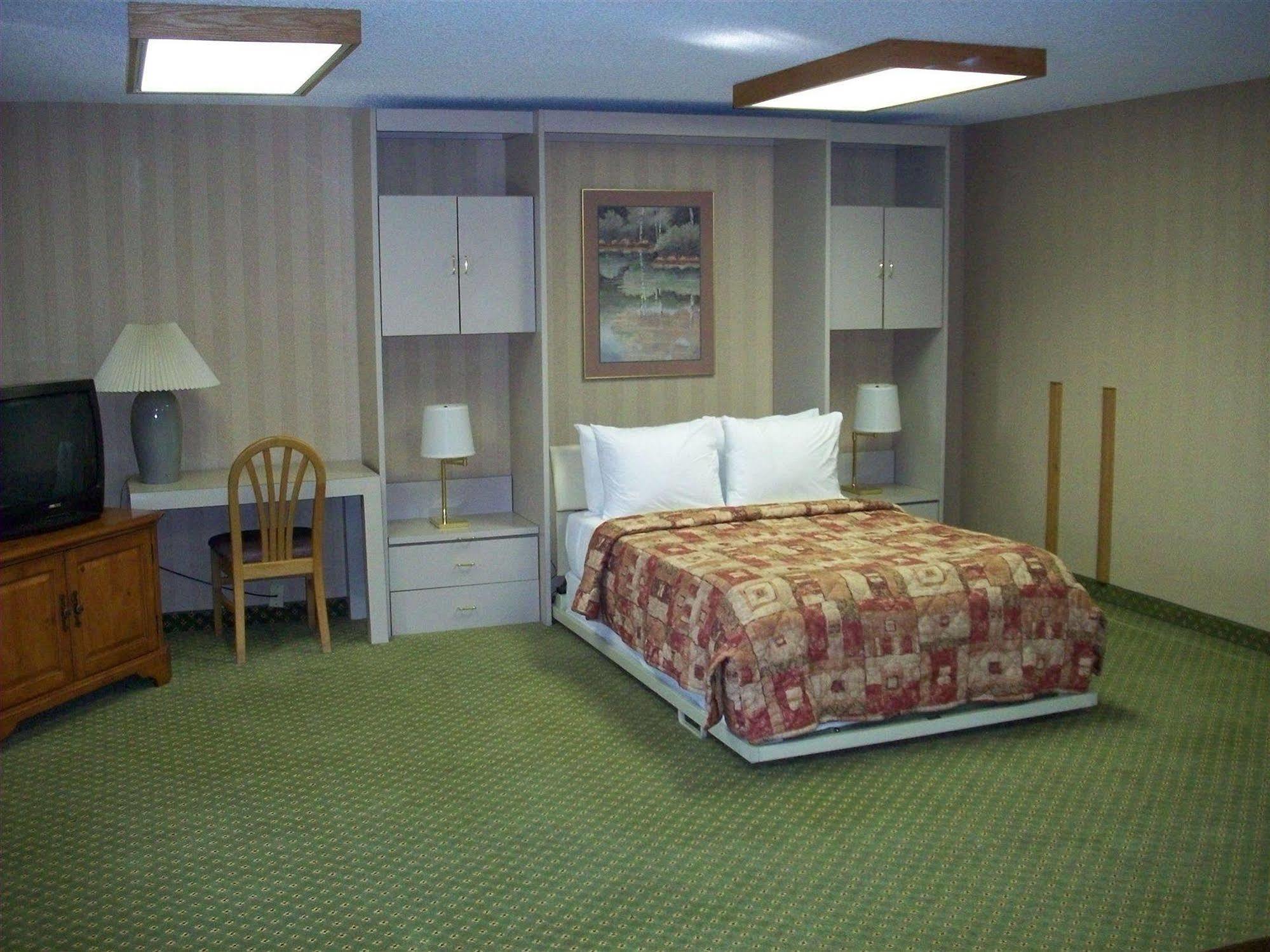 Red Lion Inn & Suites Deschutes River - Bend Exterior foto